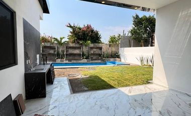 RESIDENCIA EN UN NIVEL, CADA HABITACION CON BAÑO PROPIO