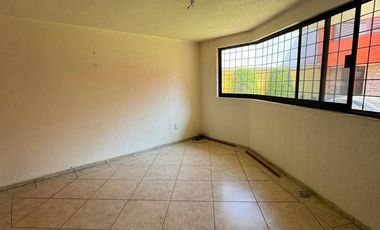 JARDINES DEL SUR  AMPLÍA Y FUNCIONAL CASA