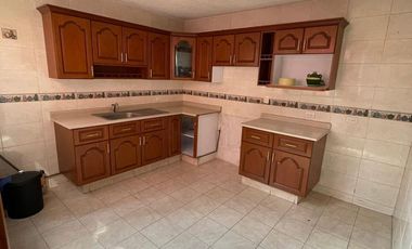 JARDINES DEL SUR  AMPLÍA Y FUNCIONAL CASA