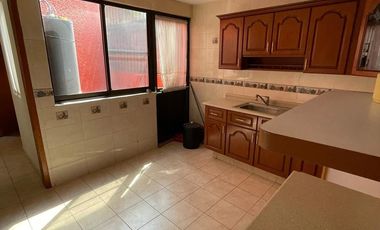 JARDINES DEL SUR  AMPLÍA Y FUNCIONAL CASA