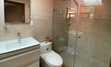 JARDINES DEL SUR  AMPLÍA Y FUNCIONAL CASA