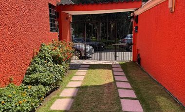 JARDINES DEL SUR  AMPLÍA Y FUNCIONAL CASA
