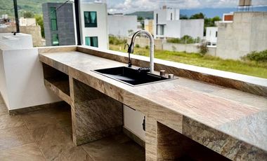 VENTA “CASA JADE” – SAN SEBASTIÁN TUTLA, OAXACA 📍 ✨ Descubre la armonía perfecta entre diseño, confort y ubicación.