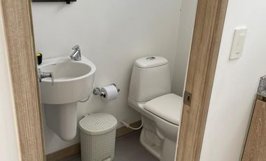 Oficina en Venta en Los Alpes en unidad cerrada