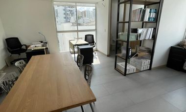 Oficina en Venta en Los Alpes en unidad cerrada