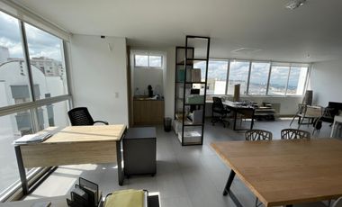 Oficina en Venta en Los Alpes en unidad cerrada