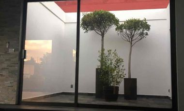 RENTA CASA EN CERRADA BOSQUES DE LA HERRADURA