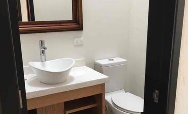 RENTA CASA EN CERRADA BOSQUES DE LA HERRADURA