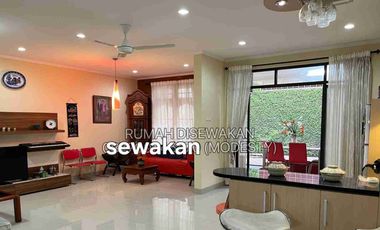 DISEWAKAN RUMAH SIAP HUNI DAERAH BINTARO JAKARTA SELATAN