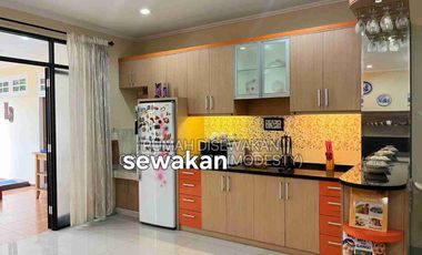 DISEWAKAN RUMAH SIAP HUNI DAERAH BINTARO JAKARTA SELATAN