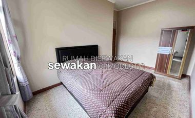 DISEWAKAN RUMAH SIAP HUNI DAERAH BINTARO JAKARTA SELATAN