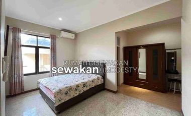 DISEWAKAN RUMAH SIAP HUNI DAERAH BINTARO JAKARTA SELATAN