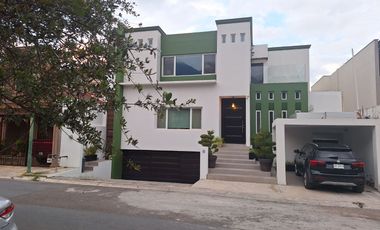 CASA EN VENTA BOSQUES DE VALLE ALTO