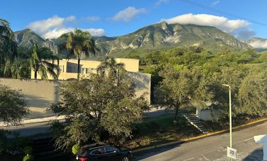 CASA EN VENTA BOSQUES DE VALLE ALTO