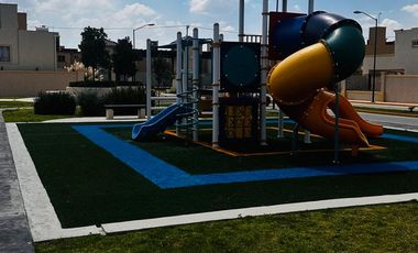 CASA EN VENTA VIÑEDOS A 5 MIN DE LA CARR. MEX-PACH