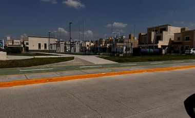 CASA EN VENTA VIÑEDOS A 5 MIN DE LA CARR. MEX-PACH