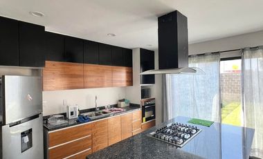 CASA EN VENTA CON UNA GRAN ALBERCA