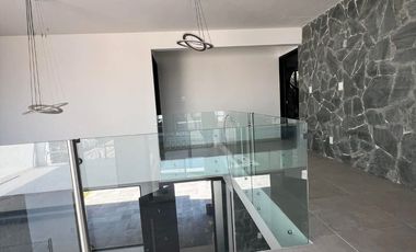 CASA EN VENTA CON UNA GRAN ALBERCA