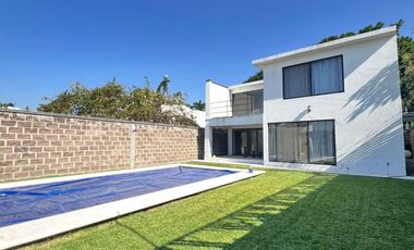 CASA EN VENTA CON UNA GRAN ALBERCA