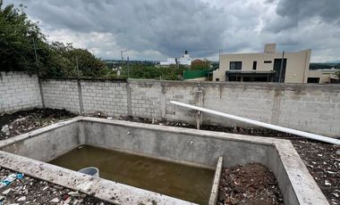 CASA CON GRAN JARDIN, EN UN NIVEL