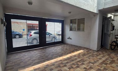 Casa en renta, 3 recámaras, en Jardines de Santa Mónica, Tlalnepantla