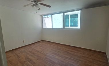Casa en renta, 3 recámaras, en Jardines de Santa Mónica, Tlalnepantla