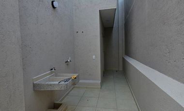 CASA NUEVAS EN VENTA, EN  PRIVADA CON UBICACION, CERCA DE GALERIAS, FORUM Y AVERANDA.