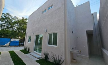 CASA NUEVAS EN VENTA, EN  PRIVADA CON UBICACION, CERCA DE GALERIAS, FORUM Y AVERANDA.