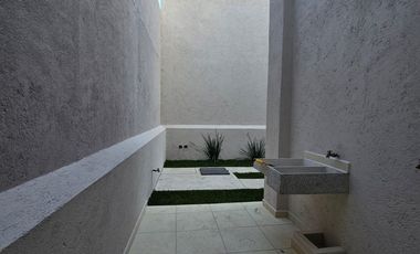 CASA NUEVAS EN VENTA, EN  PRIVADA CON UBICACION, CERCA DE GALERIAS, FORUM Y AVERANDA.