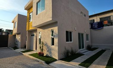 CASA NUEVAS EN VENTA, EN  PRIVADA CON UBICACION, CERCA DE GALERIAS, FORUM Y AVERANDA.