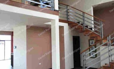 Casa amplia de venta en Ricaurte Cuenca a pocas cuadras del Colegio Catalinas espacios amplios OPORTUNIDAD