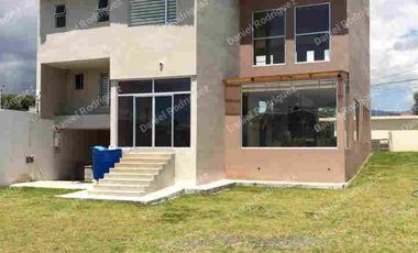 Casa amplia de venta en Ricaurte Cuenca a pocas cuadras del Colegio Catalinas espacios amplios OPORTUNIDAD