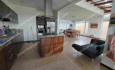 Casa amplia de venta en Ricaurte Cuenca a pocas cuadras del Colegio Catalinas espacios amplios OPORTUNIDAD