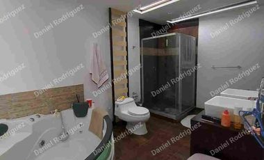 Casa amplia de venta en Ricaurte Cuenca a pocas cuadras del Colegio Catalinas espacios amplios OPORTUNIDAD