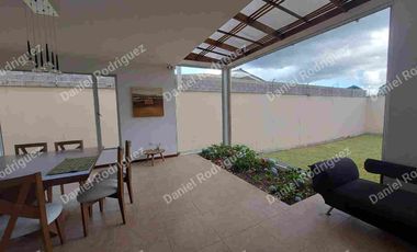 Casa amplia de venta en Ricaurte Cuenca a pocas cuadras del Colegio Catalinas espacios amplios OPORTUNIDAD