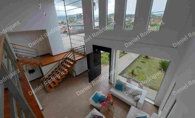 Casa amplia de venta en Ricaurte Cuenca a pocas cuadras del Colegio Catalinas espacios amplios OPORTUNIDAD