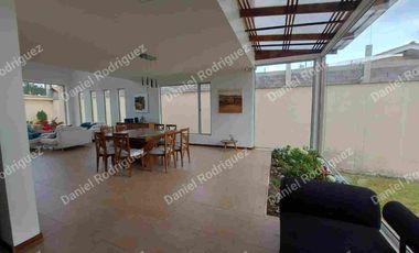 Casa amplia de venta en Ricaurte Cuenca a pocas cuadras del Colegio Catalinas espacios amplios OPORTUNIDAD