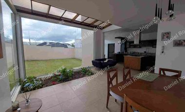 Casa amplia de venta en Ricaurte Cuenca a pocas cuadras del Colegio Catalinas espacios amplios OPORTUNIDAD