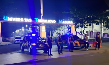 Jual Rumah Kosan Di samping Gerbang Universitas Trunojoyo Bangkalan Madura Kondisi Full Penyiwa 20Kamar Tidur Dan 20 Kamar Mandi