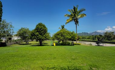 OPORTUNIDAD CON  GRAN JARDIN  EN EL FRACCIONAMIENTO LOMAS DE COCOYOC