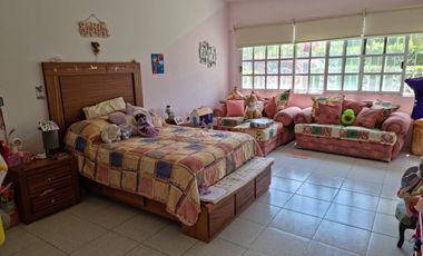 OPORTUNIDAD CON  GRAN JARDIN  EN EL FRACCIONAMIENTO LOMAS DE COCOYOC