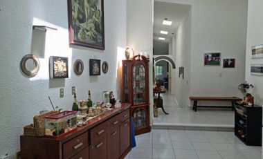 OPORTUNIDAD CON  GRAN JARDIN  EN EL FRACCIONAMIENTO LOMAS DE COCOYOC