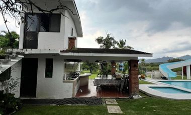 OPORTUNIDAD CON  GRAN JARDIN  EN EL FRACCIONAMIENTO LOMAS DE COCOYOC