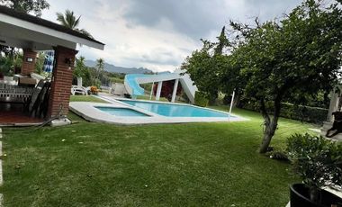 OPORTUNIDAD CON  GRAN JARDIN  EN EL FRACCIONAMIENTO LOMAS DE COCOYOC