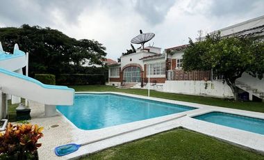 OPORTUNIDAD CON  GRAN JARDIN  EN EL FRACCIONAMIENTO LOMAS DE COCOYOC