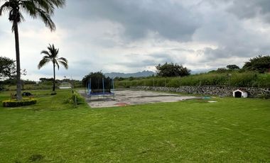 OPORTUNIDAD CON  GRAN JARDIN  EN EL FRACCIONAMIENTO LOMAS DE COCOYOC