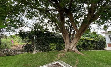 OPORTUNIDAD CON  GRAN JARDIN  EN EL FRACCIONAMIENTO LOMAS DE COCOYOC