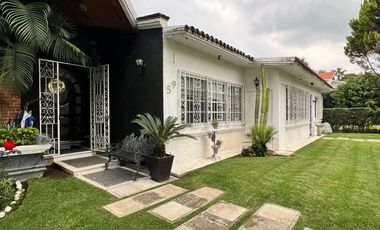 OPORTUNIDAD CON  GRAN JARDIN  EN EL FRACCIONAMIENTO LOMAS DE COCOYOC