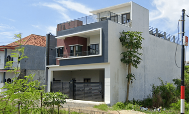 Jual Rumah Kosan Di samping Gerbang Universitas Trunojoyo Bangkalan Madura Kondisi Full Penyiwa 20Kamar Tidur Dan 20 Kamar Mandi Dalam Semua