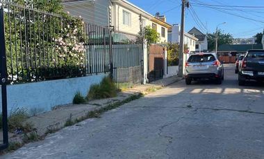 Vendo Casa  gran Ubicación!!!!! Sector Los Castaños 4 Norte 3D/2B condominio.